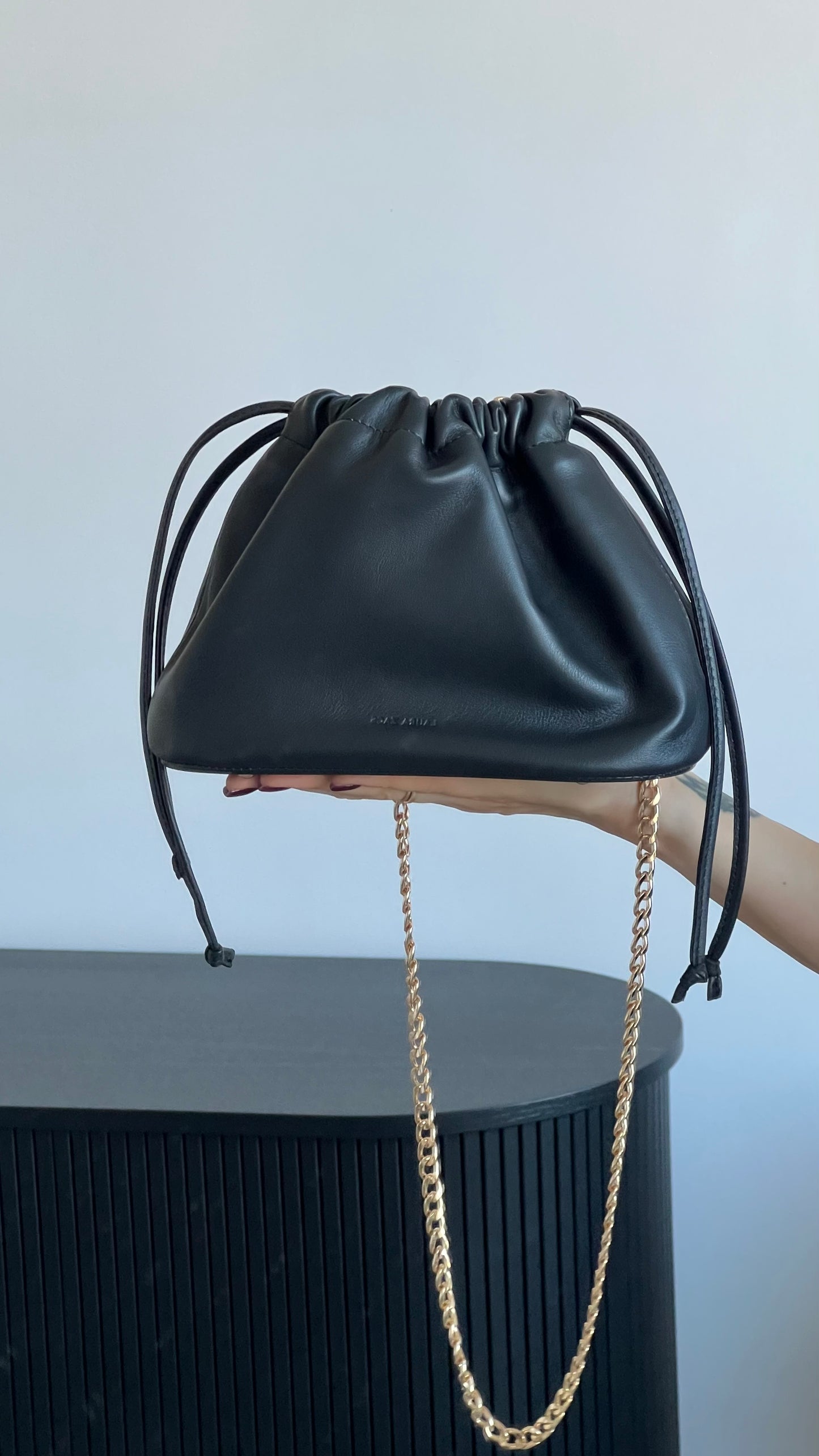 NOCTURNE MINI – CHARCOAL GREY LAMBSKIN HANDBAG WITH GOLD CHAIN