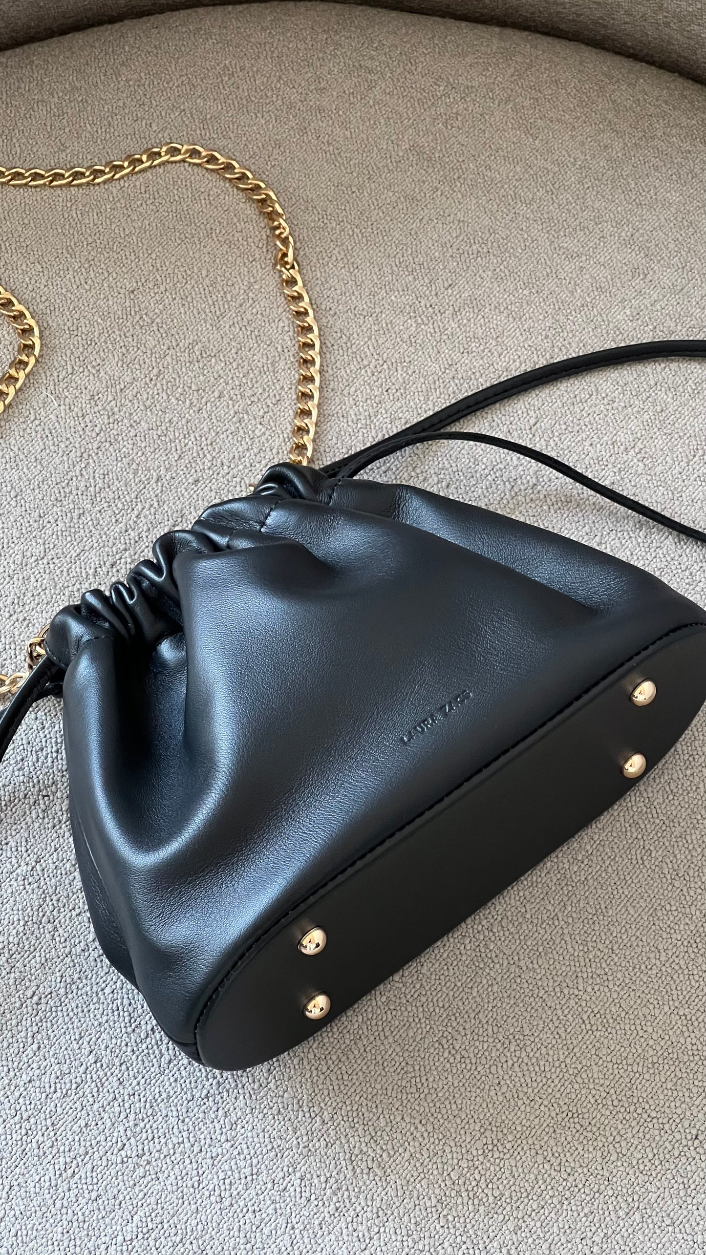 NOCTURNE MINI – CHARCOAL GREY LAMBSKIN HANDBAG WITH GOLD CHAIN