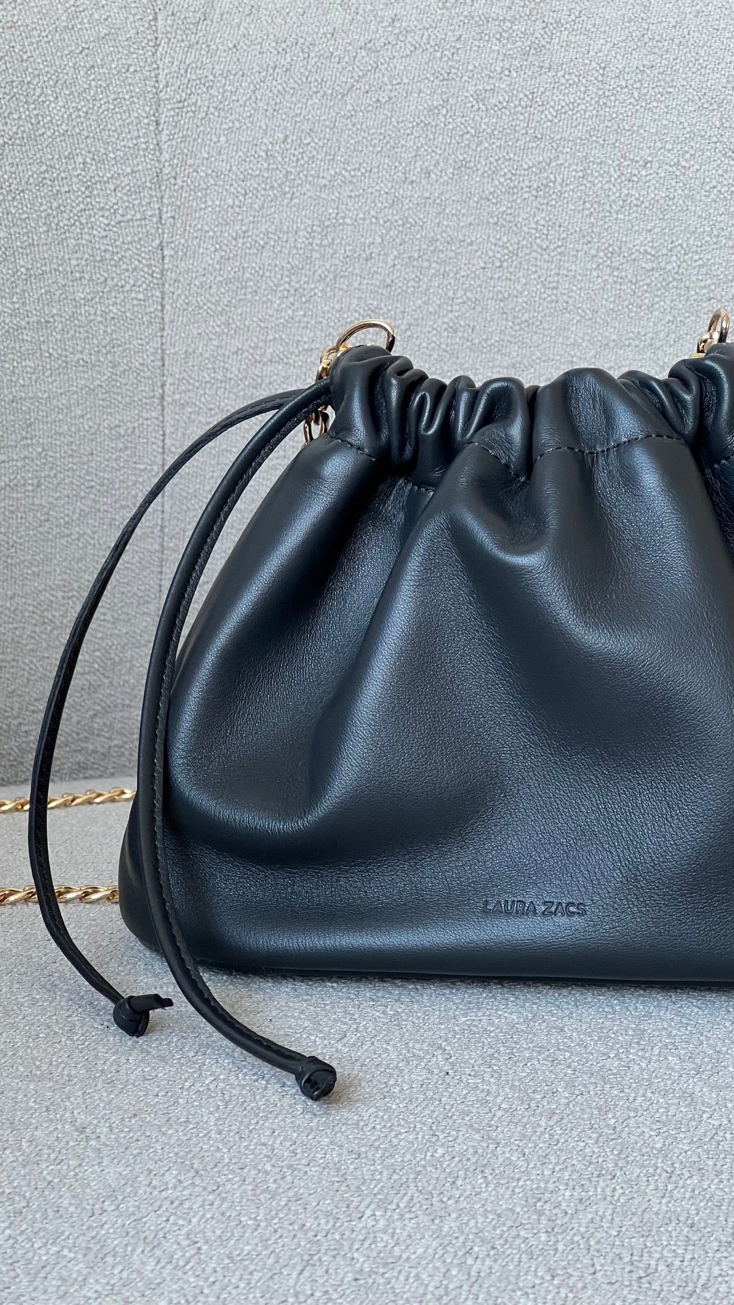 NOCTURNE MINI – CHARCOAL GREY LAMBSKIN HANDBAG WITH GOLD CHAIN
