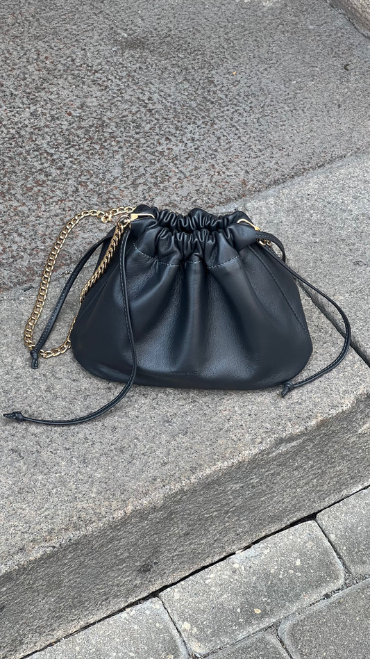NOCTURNE MINI – CHARCOAL GREY LAMBSKIN HANDBAG WITH GOLD CHAIN