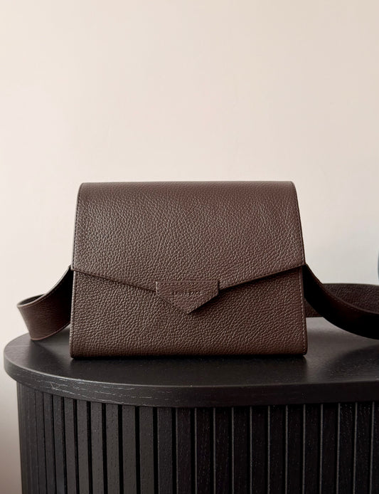 CROSS BODY BAG IN CHOCOLATE BROWN LEATHER