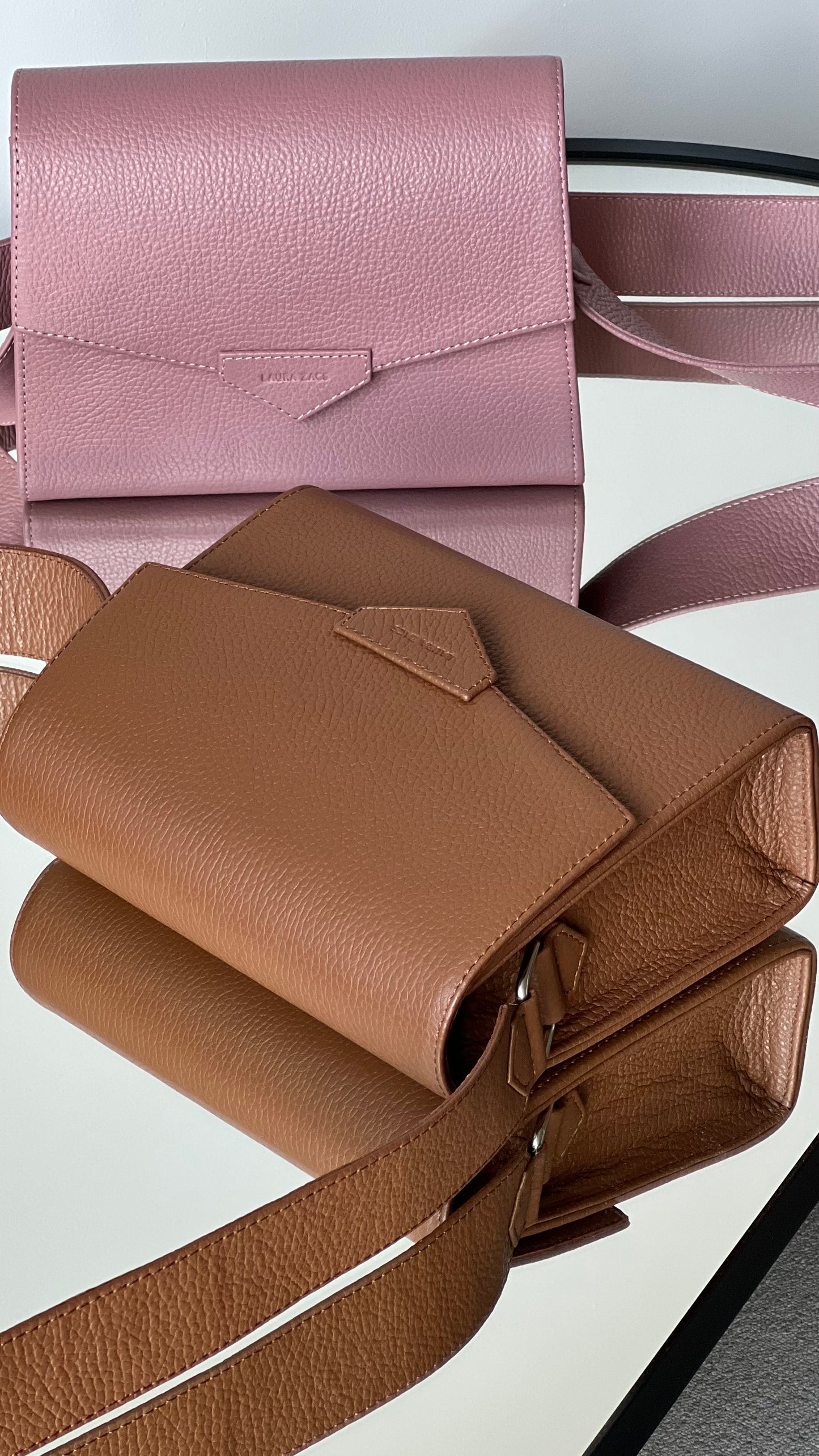 CROSS BODY BAG IN CARAMEL BROWN LEATHER