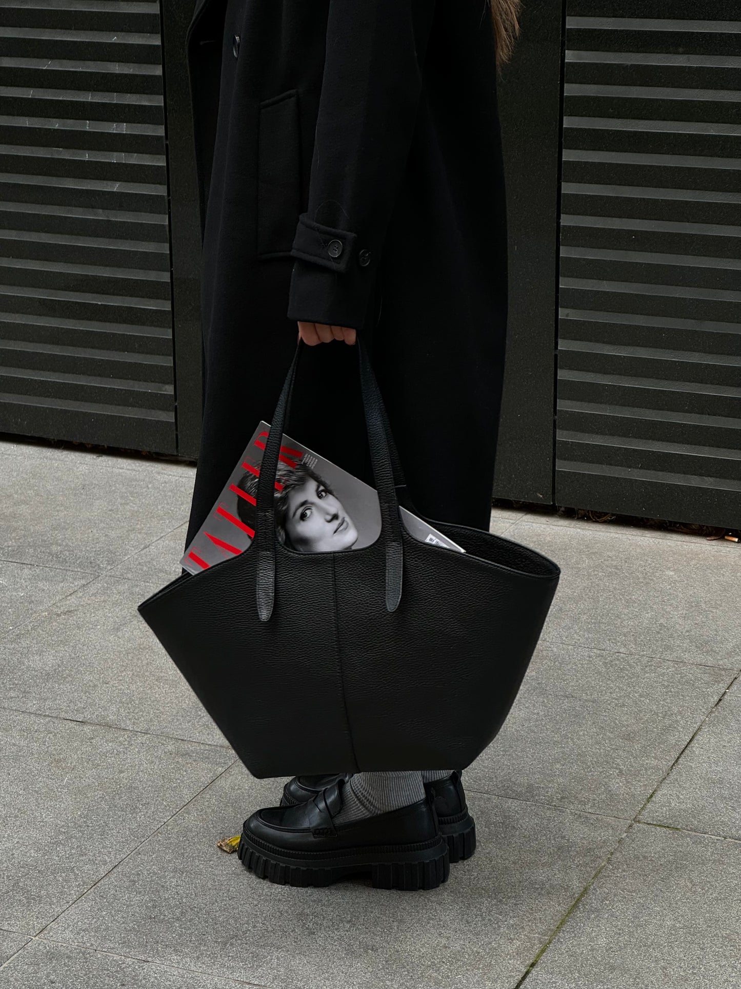 GRAINED LEATHER TOTE BAG