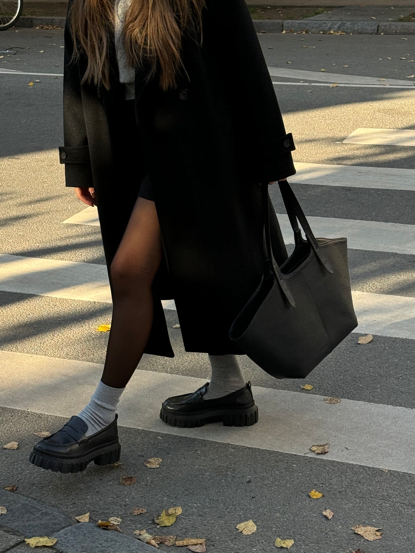 GRAINED LEATHER TOTE BAG