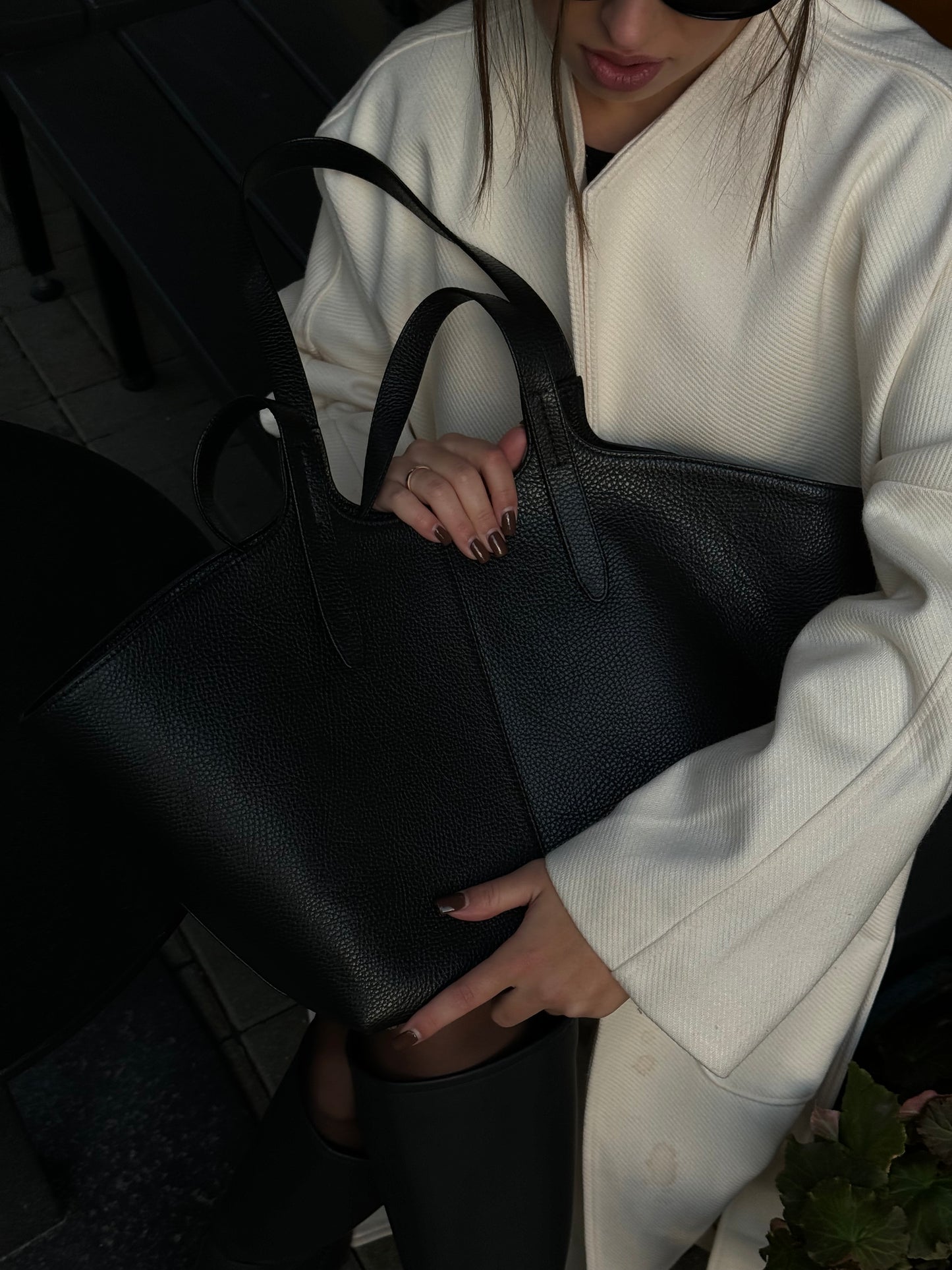 GRAINED LEATHER TOTE BAG
