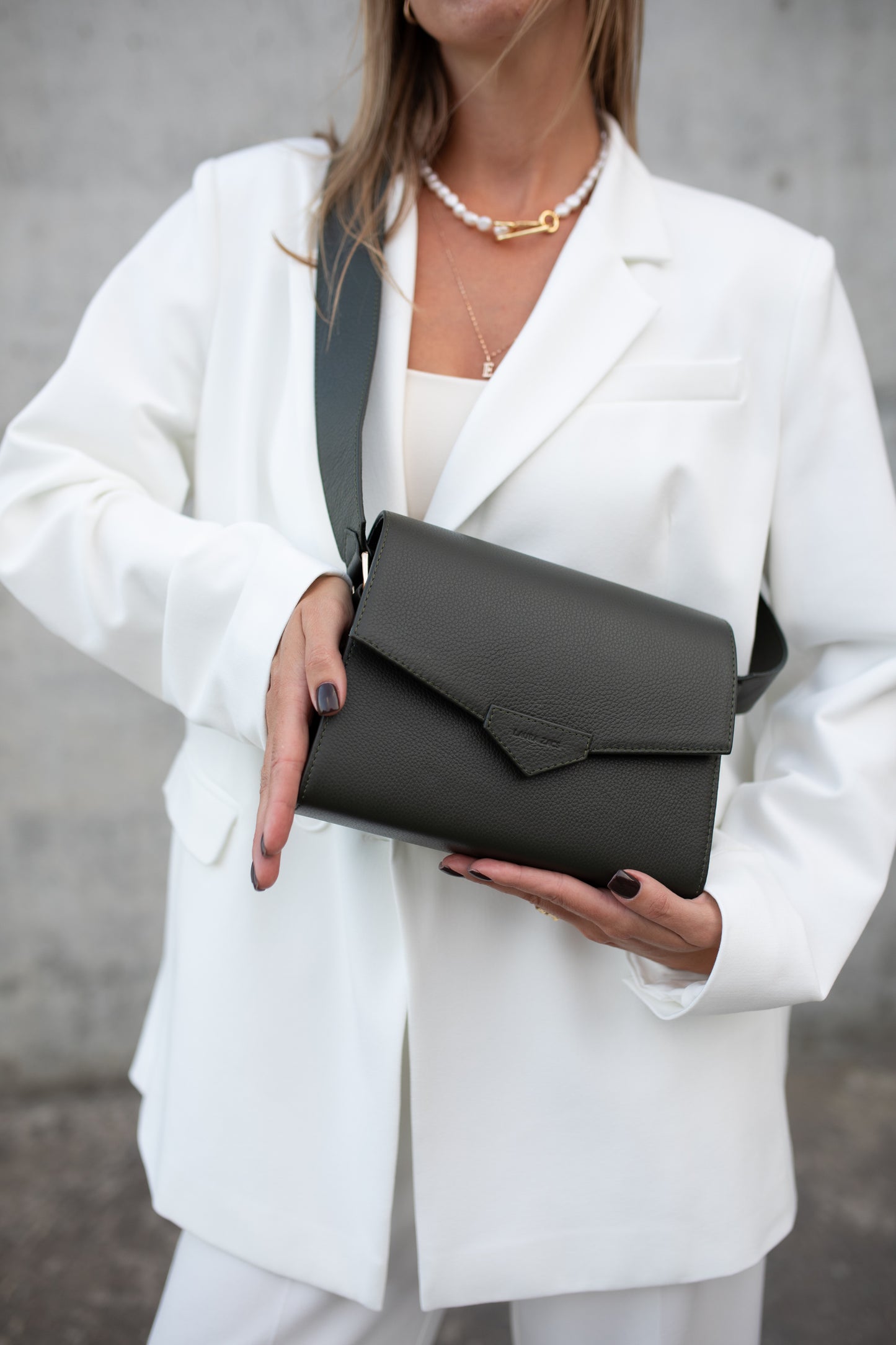 CROSS BODY BAG IN POISONOUS GREEN LEATHER
