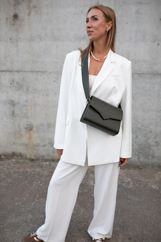 CROSS BODY BAG IN POISONOUS GREEN LEATHER