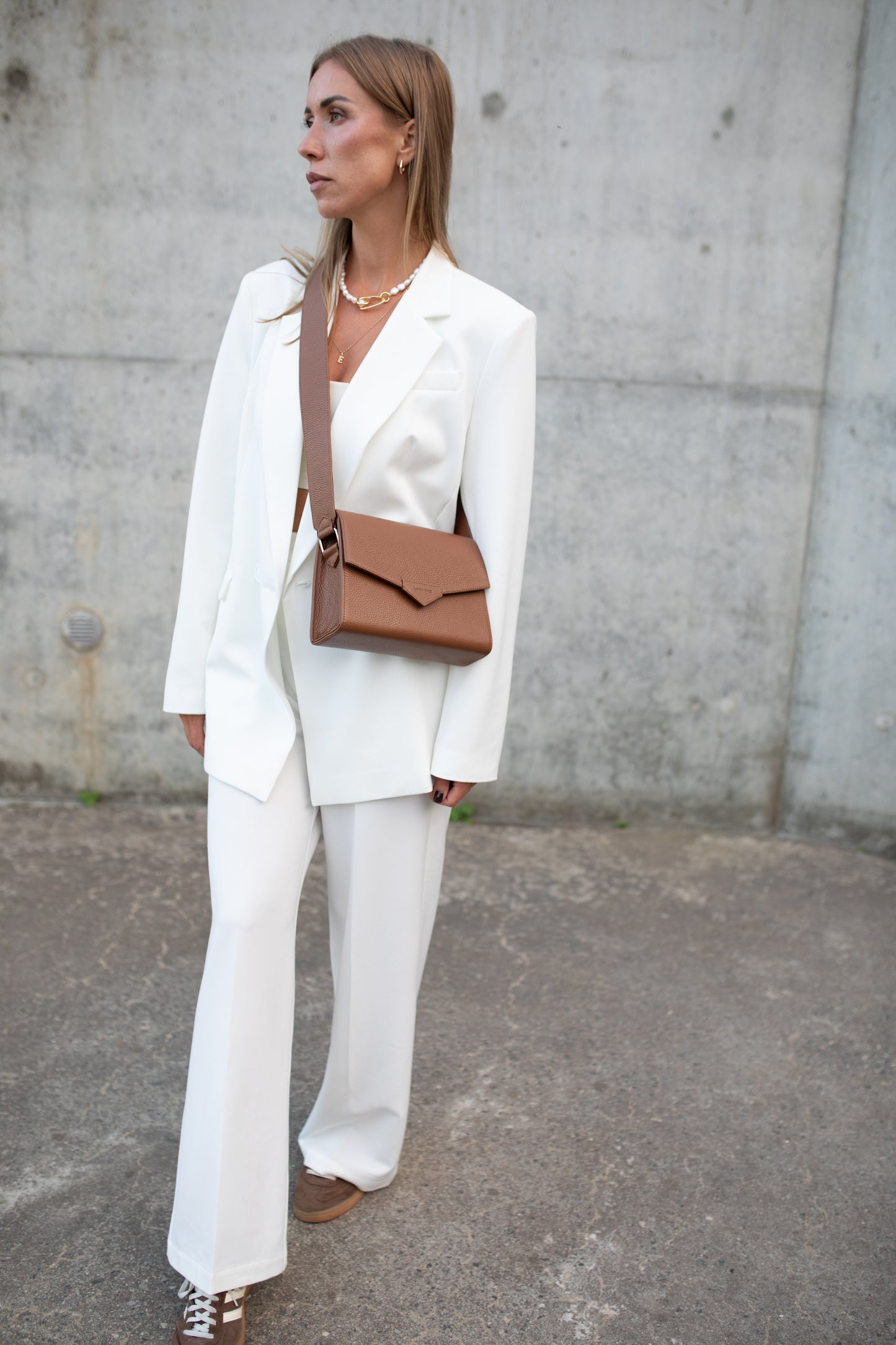CROSS BODY BAG IN CARAMEL BROWN LEATHER