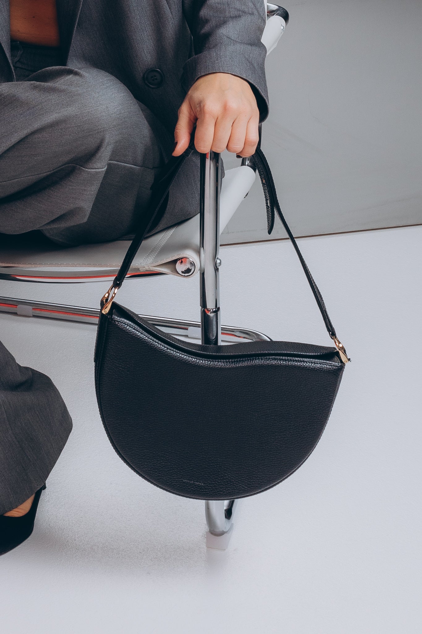 BLACK LEATHER HANDBAG WAVE