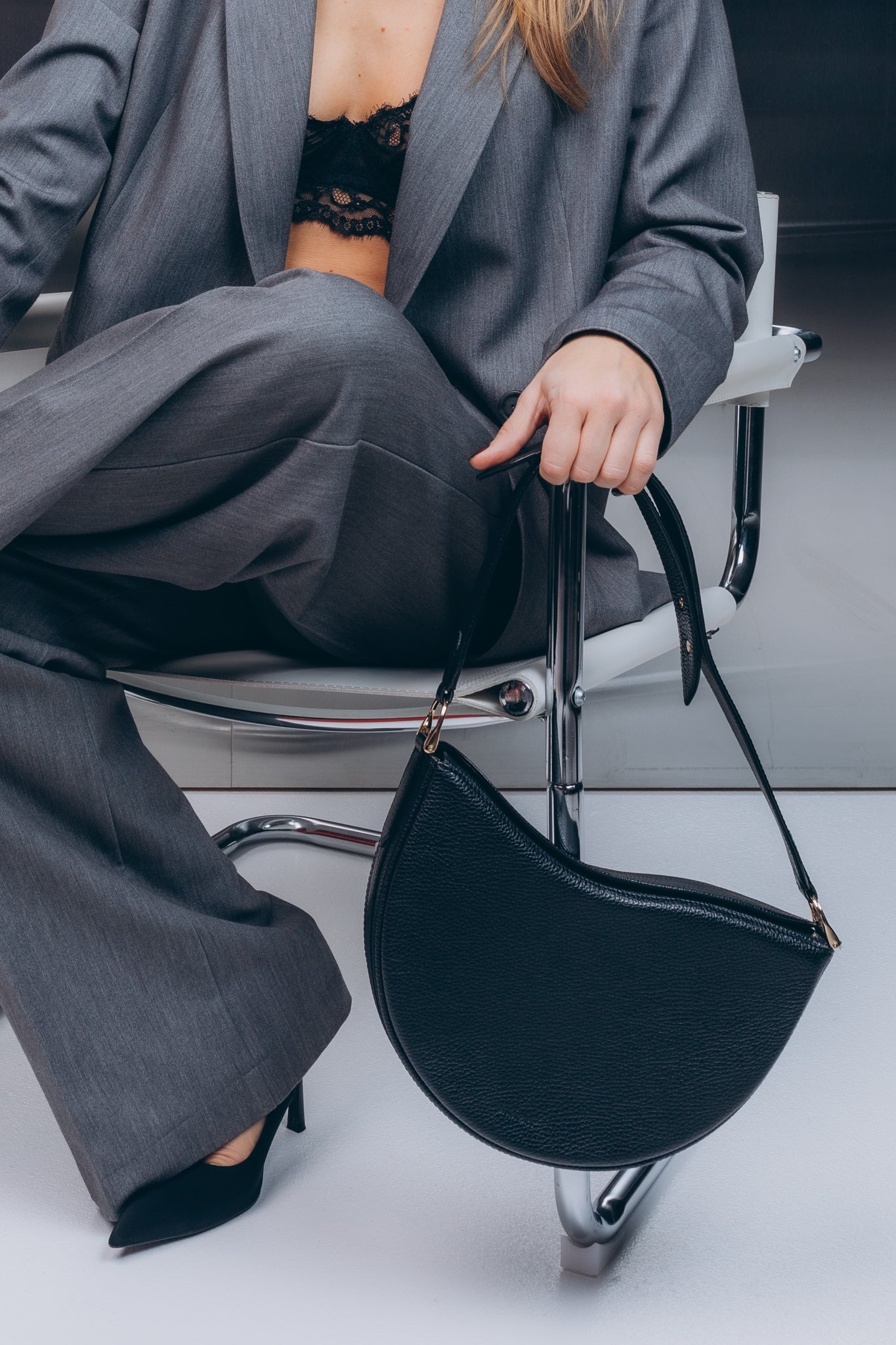 BLACK LEATHER HANDBAG WAVE