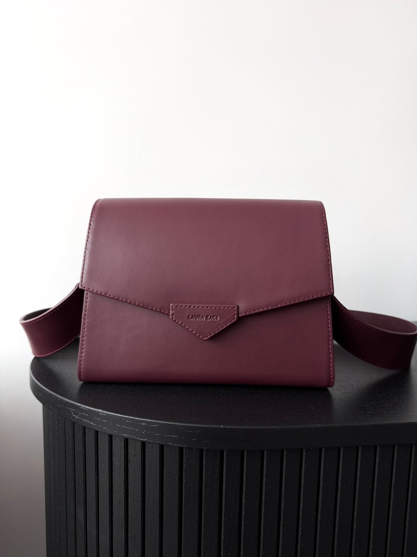 CROSS BODY BAG IN SMOOTH BURGUNDY LEATHER