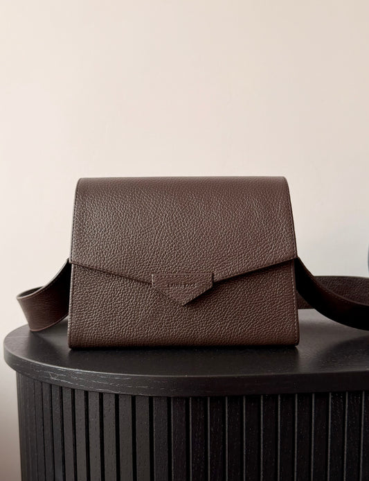 CROSS BODY BAG IN CHOCOLATE BROWN LEATHER