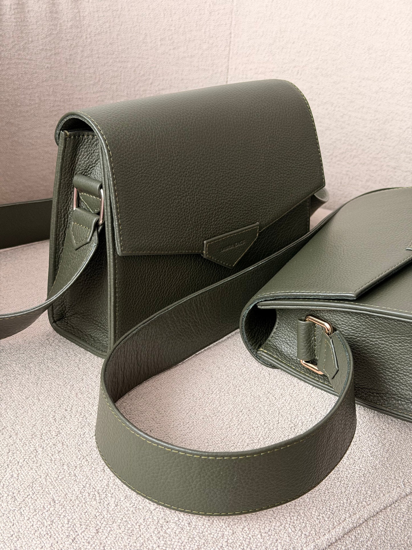 CROSS BODY BAG IN DARK GREEN LEATHER
