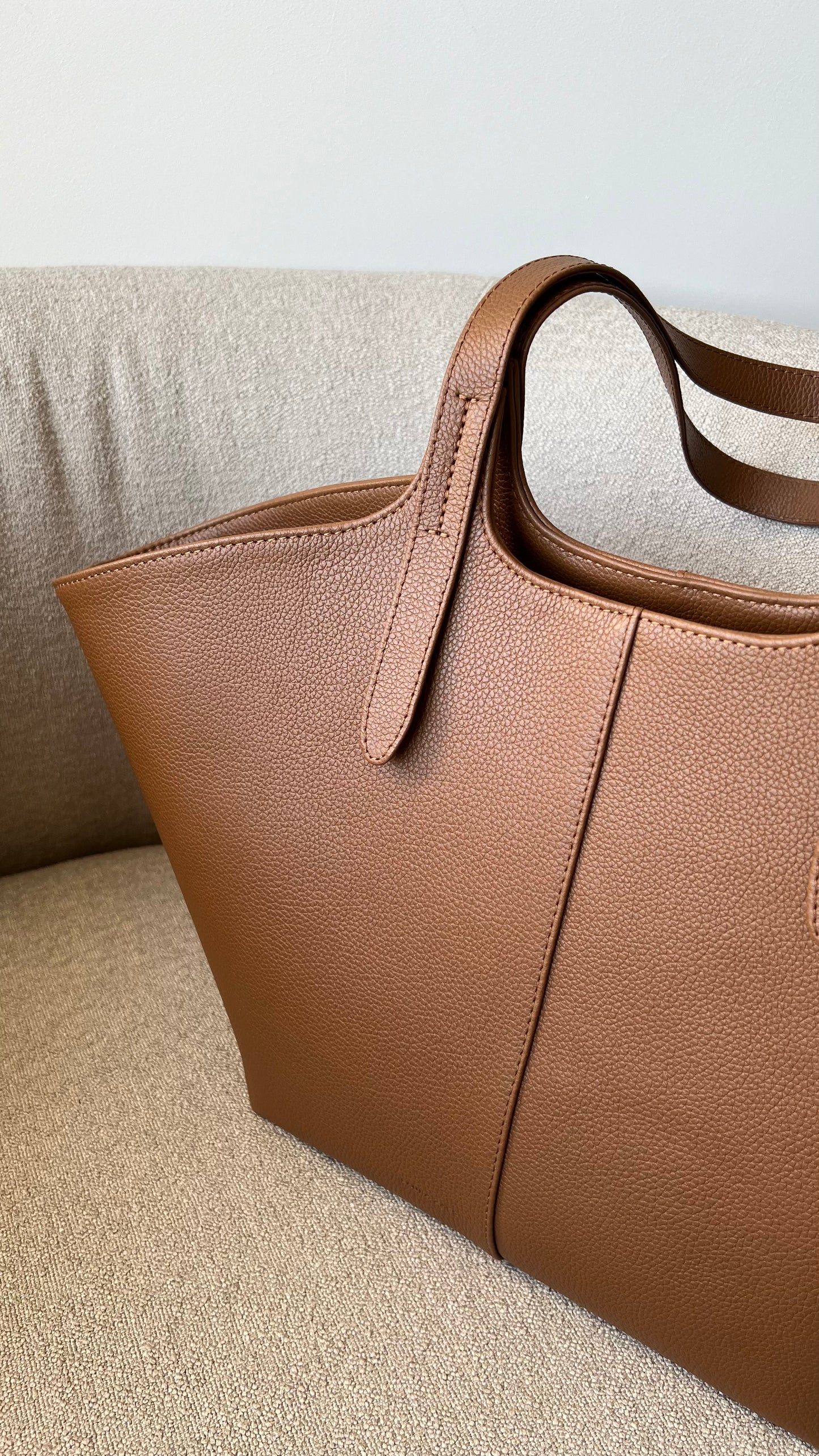 BROWN GRAINED LEATHER TOTE BAG