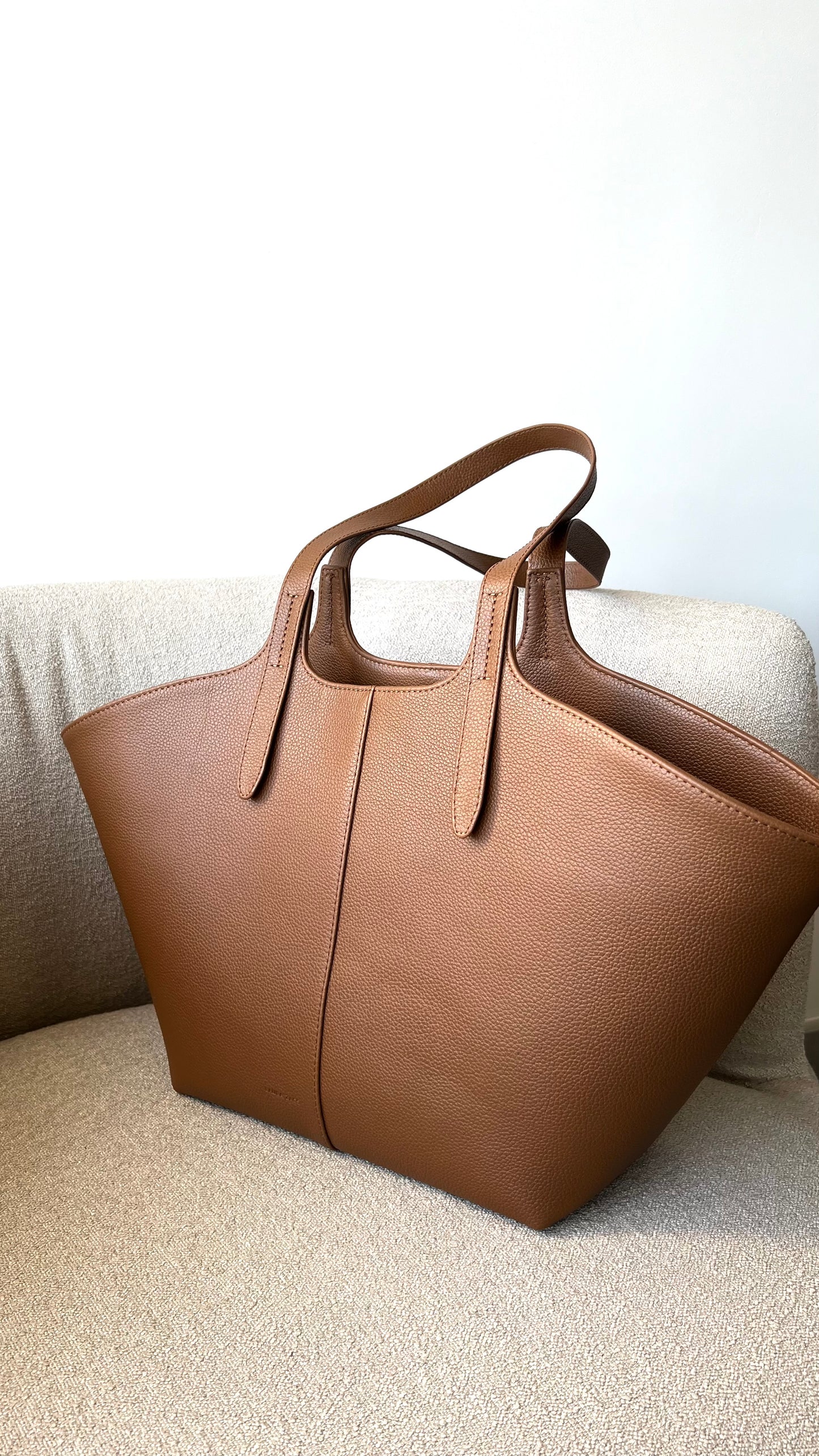 BROWN GRAINED LEATHER TOTE BAG