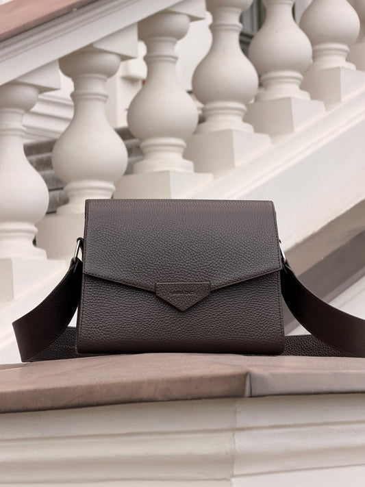 CROSS BODY BAG IN CHOCOLATE BROWN LEATHER