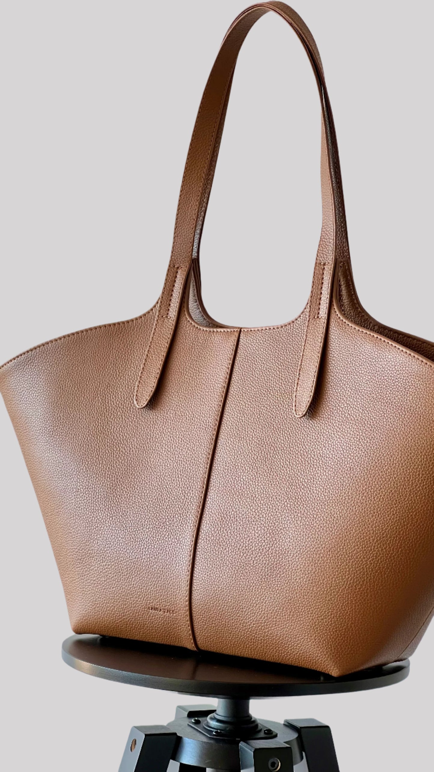 BROWN GRAINED LEATHER TOTE BAG