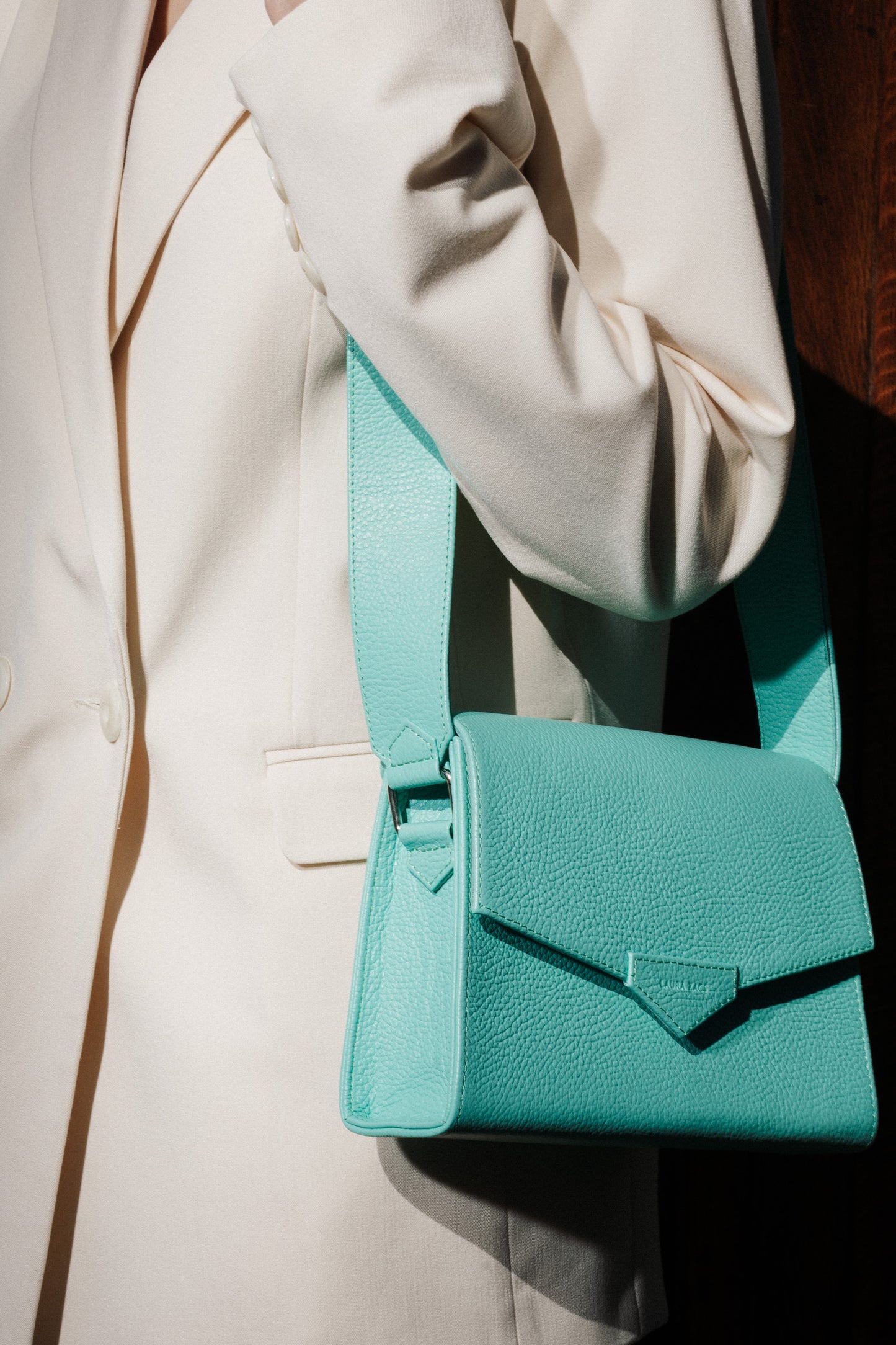 CROSS BODY BAG IN TURQUOISE LEATHER