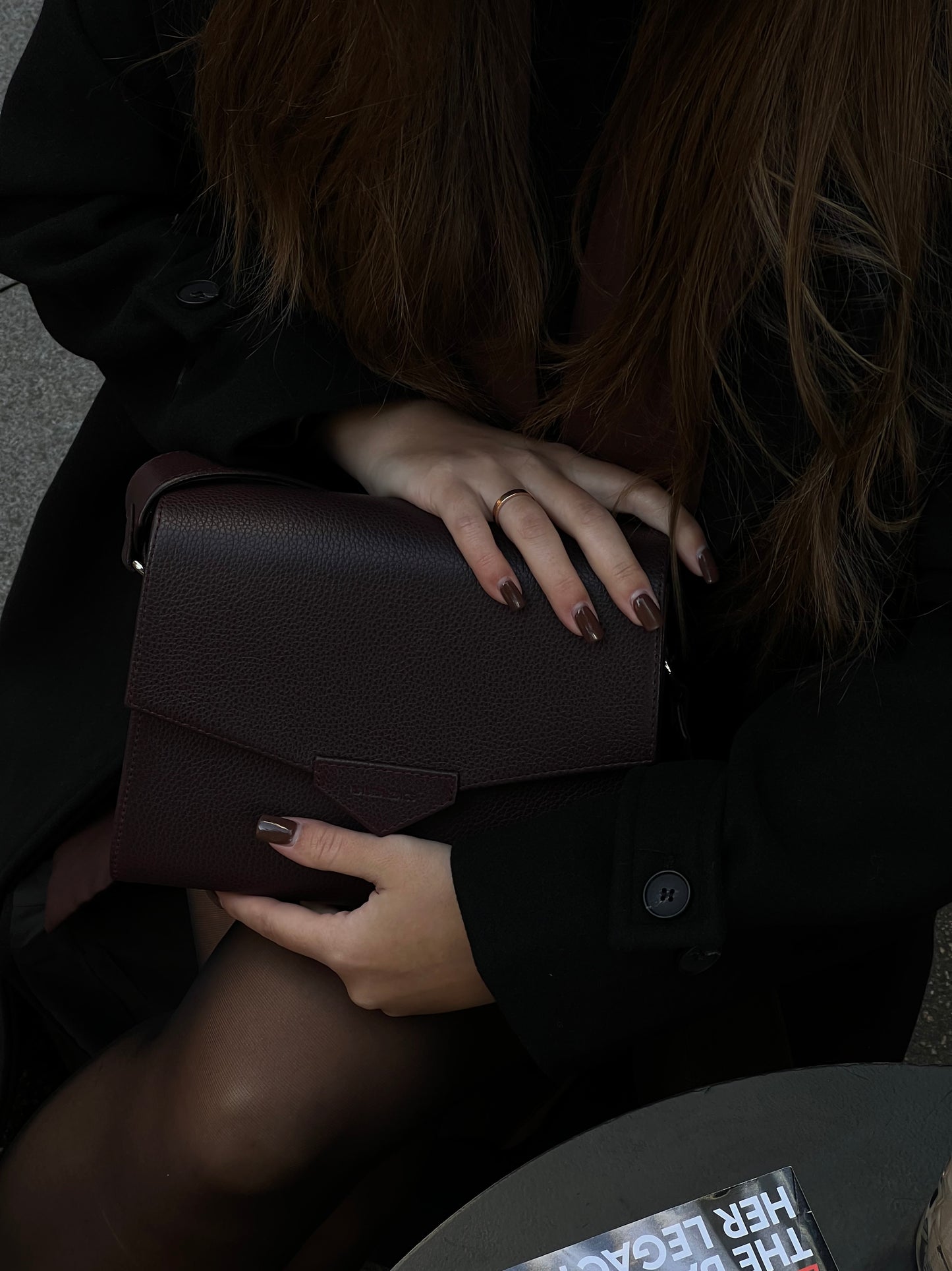 CROSS BODY BAG IN BURGUNDY TEXTURED LEATHER