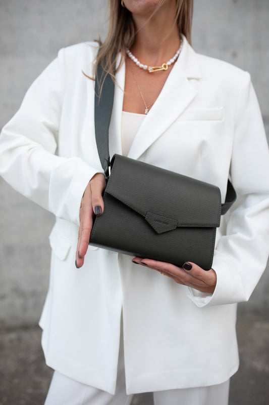 CROSS BODY BAG IN POISONOUS GREEN LEATHER